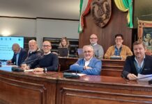 Monte Grappa, sul versante vicentino cambia la raccolta rifiuti con un punto H24 Raccolta rifiuti sul Monte Grappa, amministratori ed Etra presentano il nuovo sistema