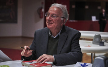Federico Faggin incontra gli studenti del Rossi di Vicenza su intelligenza umana e IA Federico Faggin al Rossi di Vicenza per il confronto con gli studenti