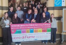 A Fiume una mostra degli studenti racconta il patrimonio culturale della Serenissima Patrimonio culturale della Serenissima, studenti e organizzatori all’inaugurazione della mostra di Fiume