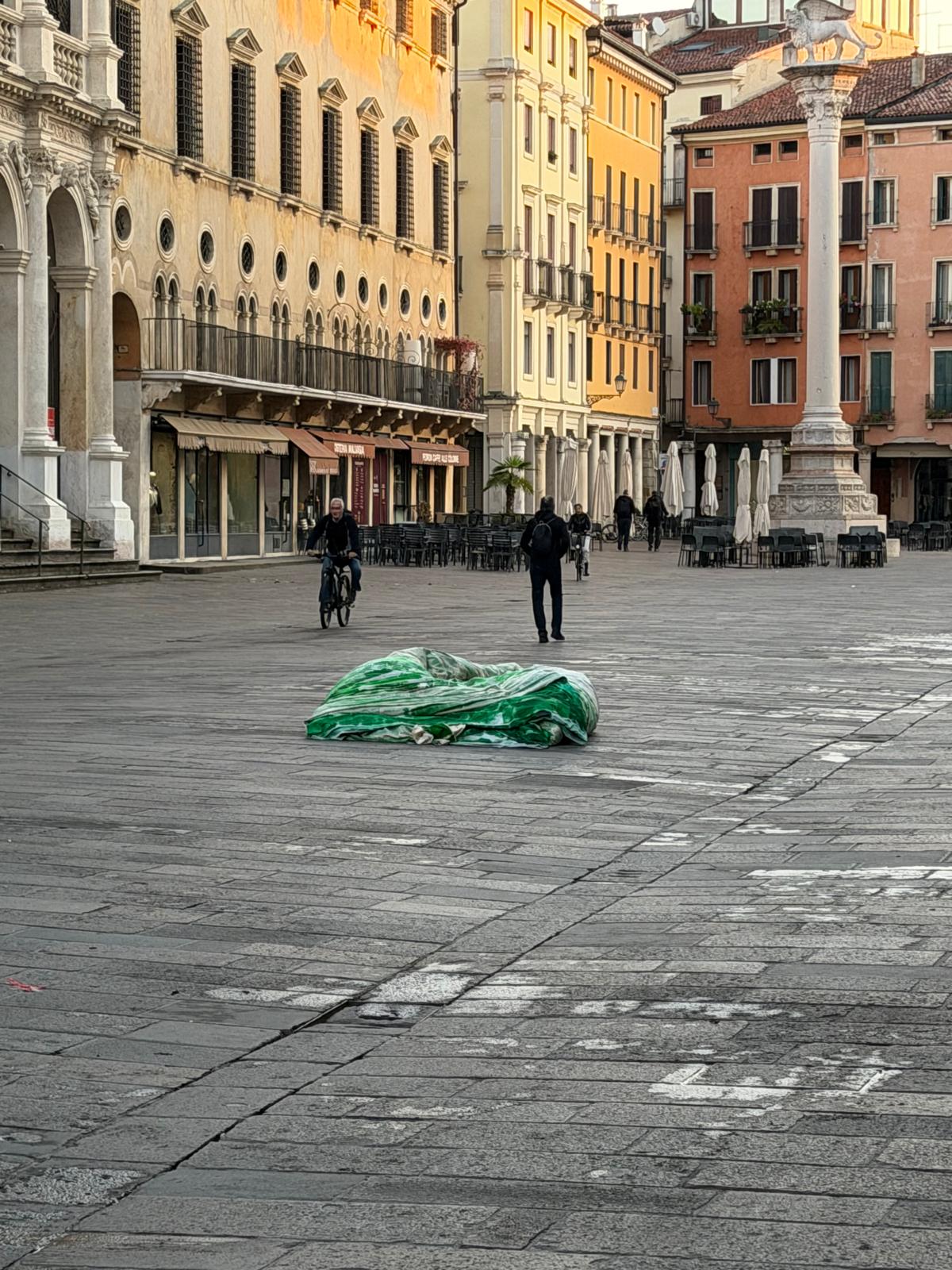 tela in piazza dei signori