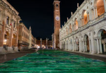 Vicenza, una tela di 1.150 metri quadrati trasforma Piazza dei Signori per una notte Tela in Piazza dei Signori davanti alla Basilica Palladiana a Vicenza