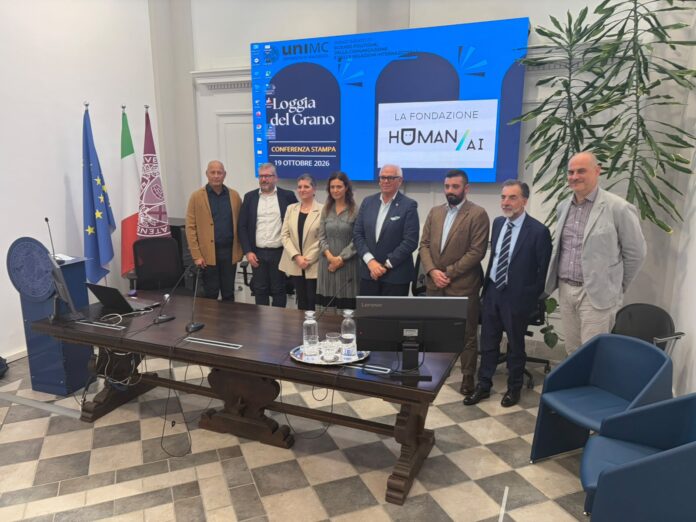 Nasce la Fondazione Human AI: imprese, ricerca e scuola per un’intelligenza artificiale etica Fondazione Human AI, i promotori riuniti all’Università di Macerata durante la presentazione del 19 ottobre 2026