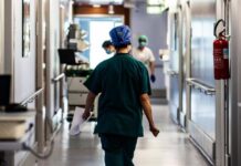 Sanità, Nursing Up sul Ddl 1985: libera professione stabile ma senza ostacoli aziendali Libera professione sanità, personale infermieristico in ospedale
