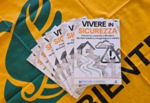 Rischio idrogeologico in Veneto, la guida di Legambiente per vivere in sicurezza Rischio idrogeologico in Veneto, copie della guida Vivere in sicurezza di Legambiente