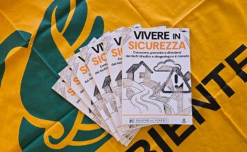 Rischio idrogeologico in Veneto, la guida di Legambiente per vivere in sicurezza Rischio idrogeologico in Veneto, copie della guida Vivere in sicurezza di Legambiente