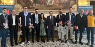 Clubs Biancorossi, un libro racconta sessant’anni di storia, tifo e passione vicentina Clubs Biancorossi, autori e rappresentanti istituzionali alla presentazione del libro sui sessant'anni
