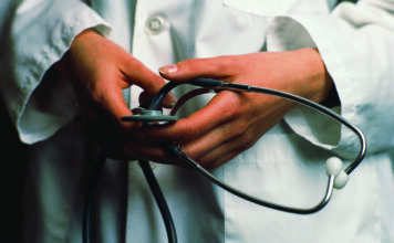 App dei medici di famiglia e servizi privati, due interrogazioni chiedono chiarezza alla Regione App dei medici di famiglia, medico con stetoscopio per l’assistenza territoriale
