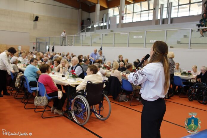 Festa delle Tradizioni a Mussolente, 235 anziani riuniti da associazioni e volontari Festa delle Tradizioni a Mussolente con anziani, associazioni e volontari