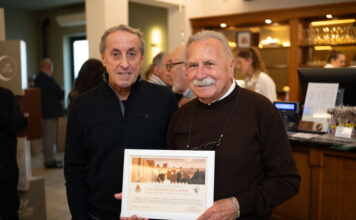 Pasticceria Palladini compie 50 anni: festa a Tezze con Bizzotto, Lanzarin e Bake Off Pasticceria Palladini 50 anni, la targa consegnata per l'anniversario