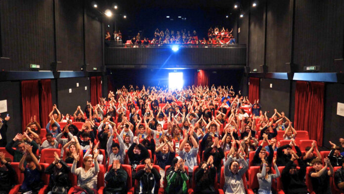 Studenti durante la finale di Paper Games Paper Games a Vicenza con studenti delle scuole superiori