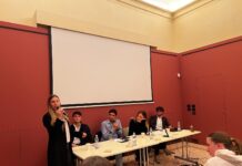 Giovani che rivendicano il diritto a restare in Italia e ad essere ascoltati nella serata promossa da Pd Vicenza e organizzata da Karam Diritto a restare
