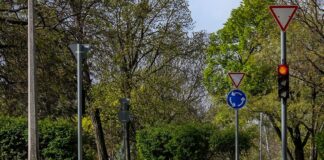 Creazzo, lezioni di sicurezza stradale per gli alunni delle quarte: in bici con la Polizia Stradale educazione stradale
