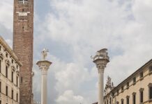 Bell’Italia porta i sapori delle regioni in piazza dei Signori a Vicenza fino al 1° novembre Bell’Italia a Vicenza, Piazza dei Signori con Torre Bissara e colonne