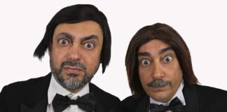 Pino e gli Anticorpi a Bassano del Grappa: comicità e intelligenza artificiale sul palco Pino e gli Anticorpi a Bassano, Michele e Stefano Manca nei personaggi dello spettacolo
