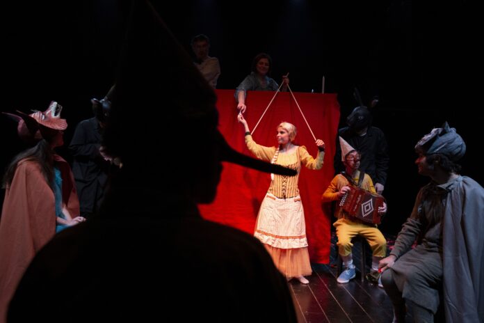 Pinocchio al Teatro Civico di Schio, 22 interpreti interrogano il diritto alla felicità Pinocchio al Teatro Civico di Schio con gli interpreti della compagnia