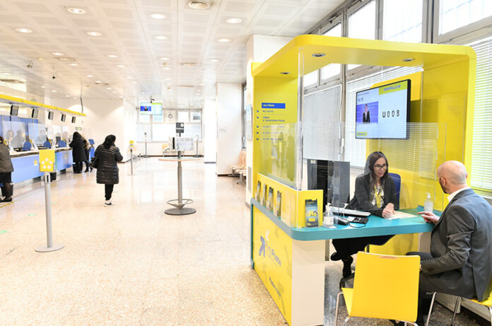 Sciopero alle Poste di Vicenza, interno di un ufficio postale