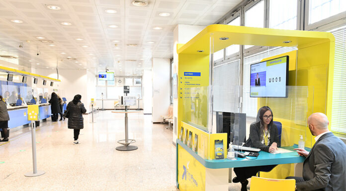 Pensioni di novembre, in provincia di Vicenza pagamenti negli uffici postali dal 2 Pensioni di novembre a Vicenza, interno neutro di un ufficio di Poste Italiane