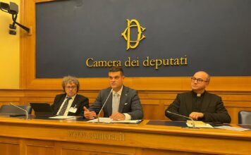 Erik Pretto guida l’intergruppo parlamentare dedicato alla sfida della longevità Erik Pretto al centro della presentazione dell'intergruppo parlamentare sulla longevità