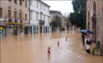 Alluvione di Vicenza, Rucco: «Oltre 9 milioni per emergenze e sicurezza idraulica» Sicurezza idraulica a Vicenza, una strada allagata durante l’alluvione del 2010