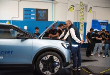 Ford Youth Academy a Padova, un’auto elettrica entra nel nuovo Tech Lab Enaip Ford Youth Academy a Padova, studenti nel Tech Lab con un veicolo elettrico Explorer