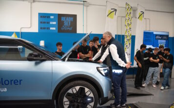 Ford Youth Academy a Padova, un’auto elettrica entra nel nuovo Tech Lab Enaip Ford Youth Academy a Padova, studenti nel Tech Lab con un veicolo elettrico Explorer
