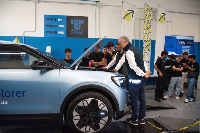 Ford Youth Academy a Padova, un’auto elettrica entra nel nuovo Tech Lab Enaip Ford Youth Academy a Padova, studenti nel Tech Lab con un veicolo elettrico Explorer