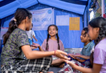 Alì e i clienti raccolgono 11.836 euro per i bambini colpiti dall’emergenza in Nepal Raccolta Alì UNICEF, spazio sicuro per i bambini colpiti dall’emergenza in Nepal