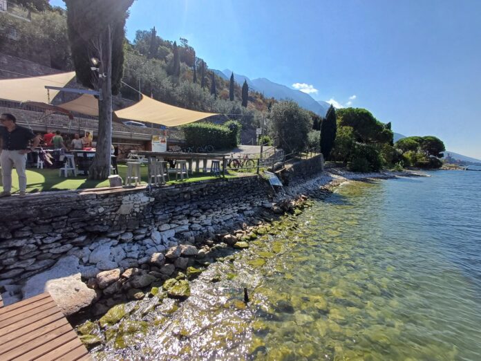 Malcesine, intervento urgente alle Morettine per consolidare la sponda del lago di Garda intervento alle Morettine di Malcesine