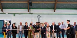 Rosà inaugura il Pala Rosa riqualificato: sicurezza ed energia per oltre 1,5 milioni Pala Rosa riqualificato, il taglio del nastro nel palazzetto di Rosà