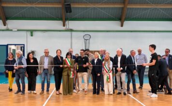 Rosà inaugura il Pala Rosa riqualificato: sicurezza ed energia per oltre 1,5 milioni Pala Rosa riqualificato, il taglio del nastro nel palazzetto di Rosà