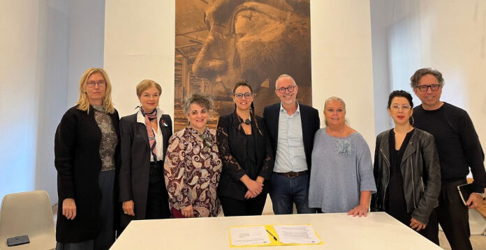 Vicenza, AB23 diventa spazio culturale condiviso: firmato il patto per quattro anni Patto culturale per AB23, i firmatari nella ex chiesa dei Santi Ambrogio e Bellino a Vicenza
