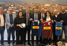 Vicenza celebra gli 80 anni FIPAV: mostra alle Serre Querini e serata all’Olimpico 80 anni FIPAV a Vicenza, rappresentanti sportivi e istituzionali con palloni e maglie da pallavolo