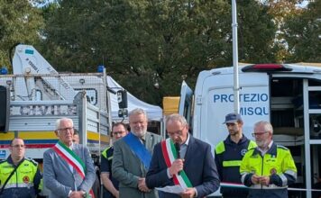 Mussolente, Protezione civile Misquilese da 35 anni: nuovi mezzi e futura sede unica Protezione civile Misquilese, volontari e amministratori davanti ai nuovi mezzi a Mussolente