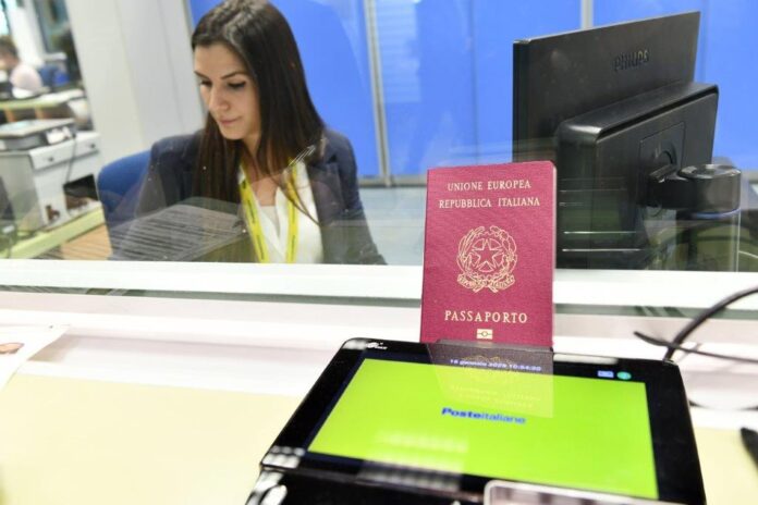 Passaporti alle Poste in Veneto, documento italiano allo sportello di Poste Italiane