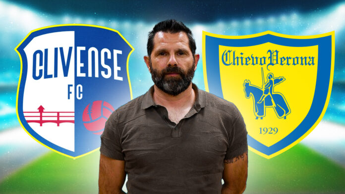 Modello Chievo di Pellissier, Sergio Pellissier tra gli stemmi Clivense e Chievo Verona