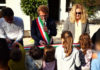 Scuola Lattes di Vicenza inaugurata dopo i lavori da 1,26 milioni: consumi ridotti del 90% Scuola Lattes di Vicenza, Giacomo Possamai al taglio del nastro con amministratori, famiglie e bambini