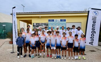 Serie A1, Tennis Comunali Vicenza cade 6-0 con Massa Lombarda e ora attende Crema Tennis Comunali Vicenza, la squadra e i raccattapalle nella foto fornita dal club