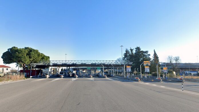 Cantieri A4 e A31 nel Vicentino, chiusure e restringimenti dal 28 al 30 ottobre Cantieri A4 e A31 nel Vicentino, casello autostradale e corsie di transito