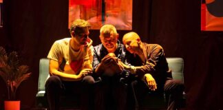 Maschera d’Oro a Vicenza, il 31 ottobre in scena la commedia «Tre papà e un bebè» Maschera d’Oro Vicenza, scena di Tre papà e un bebè