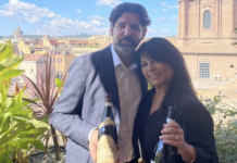 Tommasi Cantina dell’Anno 2027 per Gambero Rosso: premiato l’Amarone Ca’ Florian Tommasi Cantina dell’Anno 2027, Giancarlo Tommasi e Marina Betto con bottiglie di Amarone