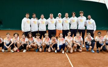 Tennis Comunali Vicenza rimonta Crema e vince 4-2 nel campionato di Serie A1 Tennis Comunali Vicenza, squadra e ragazzi della scuola tennis dopo la vittoria casalinga contro Crema