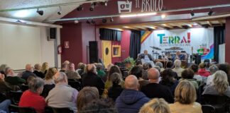 Festa provinciale AVS Vicenza, circa 200 persone al confronto sul 2027 Festa provinciale AVS Vicenza, pubblico riunito al Circolo operaio Il Bruco di Schio durante Terra