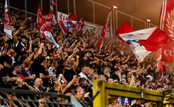L.R. Vicenza-Modena, tutto esaurito al Menti per il posticipo di Serie B L.R. Vicenza-Modena sold out, tifosi biancorossi sugli spalti dello stadio Romeo Menti