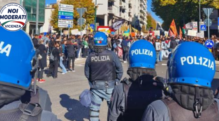 Scontri a Vicenza, Noi Moderati: «Protestare è un diritto, la violenza un fallimento» Posizione di Noi Moderati sugli scontri, agenti di polizia davanti al corteo di Vicenza