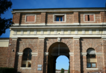 Vicenza commemora caduti e dispersi in guerra con la Messa al Cimitero Maggiore Messa per i caduti a Vicenza, ingresso monumentale del Cimitero Maggiore
