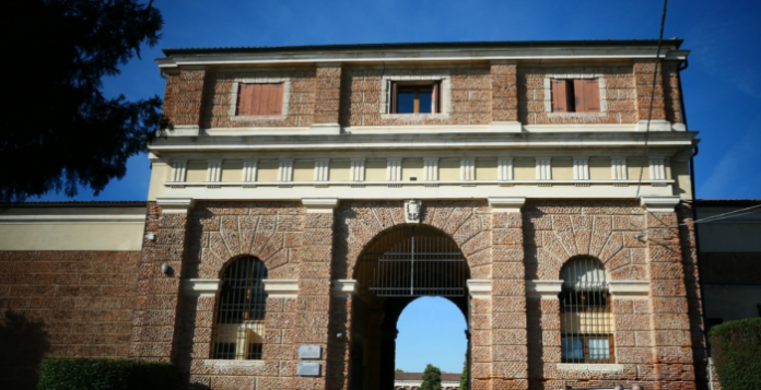 Vicenza commemora caduti e dispersi in guerra con la Messa al Cimitero Maggiore Messa per i caduti a Vicenza, ingresso monumentale del Cimitero Maggiore