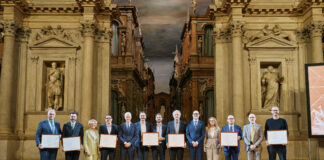 Premio Pigafetta 2026, Vicenza celebra al Teatro Olimpico imprese e ambasciatori Premio Pigafetta 2026, premiati e rappresentanti istituzionali sul palco del Teatro Olimpico di Vicenza