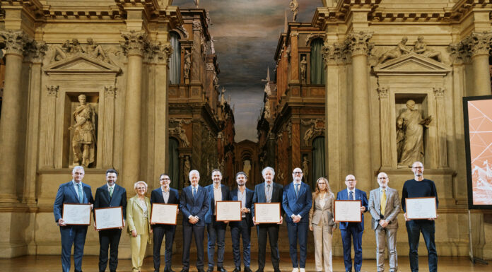 Premio Pigafetta 2026, Vicenza celebra al Teatro Olimpico imprese e ambasciatori Premio Pigafetta 2026, premiati e rappresentanti istituzionali sul palco del Teatro Olimpico di Vicenza
