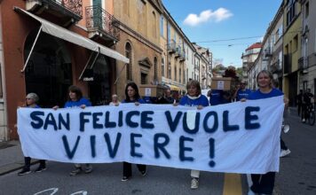Comitato San Felice in corteo contro le modifiche viabilistiche attuate dall’Amministrazione, al grido: «Il cittadino deve essere ascoltato dalla politica» Comitato San Felice