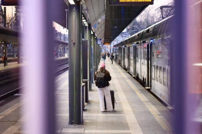 Sciopero del 30 ottobre, Rifondazione: «Unire lavoro e diritti contro austerità e riarmo» Sciopero del 30 ottobre, immagine neutra di una stazione ferroviaria durante una giornata di mobilitazione